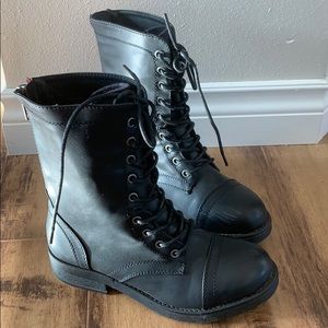 Madden Girl zip back boot black